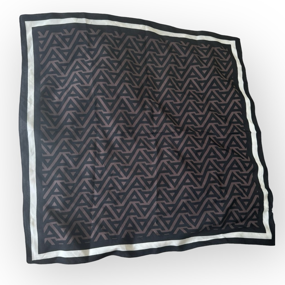 Large scarf